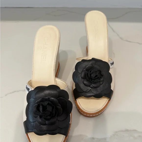 CHANEL Black Floral Women's Slides - Picture 15 of 15
